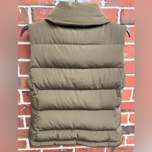 Talbots Women’s Full Zip Puffer Vest. Size Medium - Picture 2 of 4